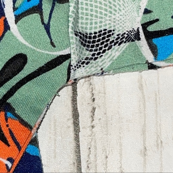 LuLaRoe Short Sleeve Large Tunic Navy hi low - Picture 8 of 8